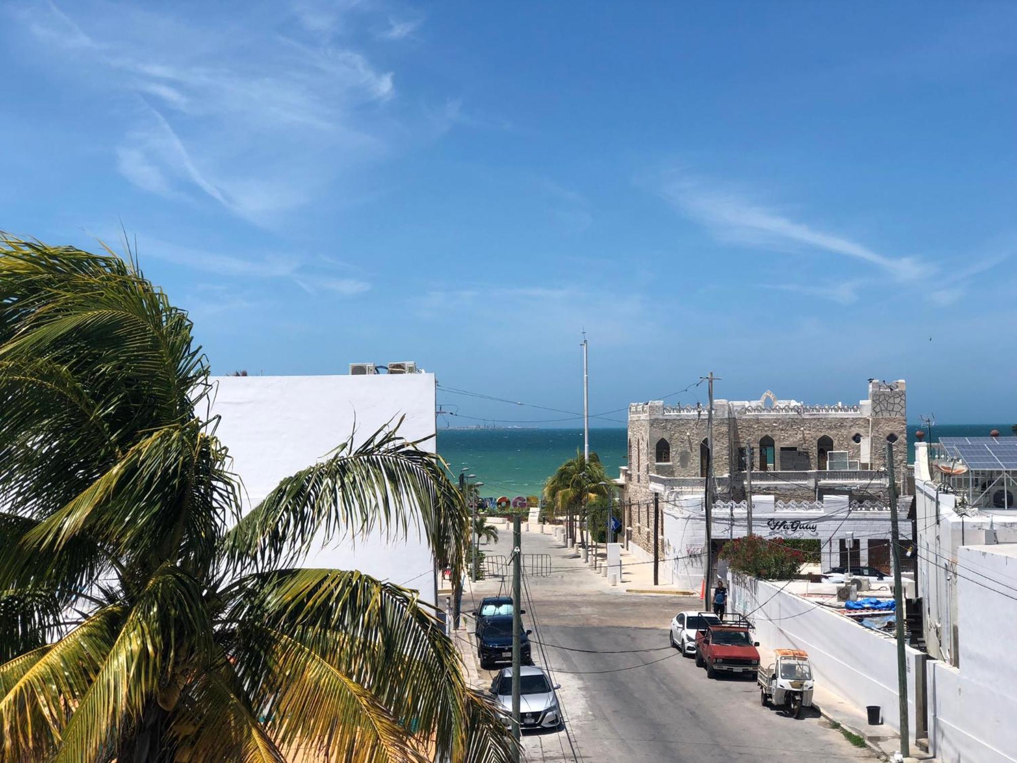 Malecon Beach House In Progreso 1 Block From Beach エクステリア 写真