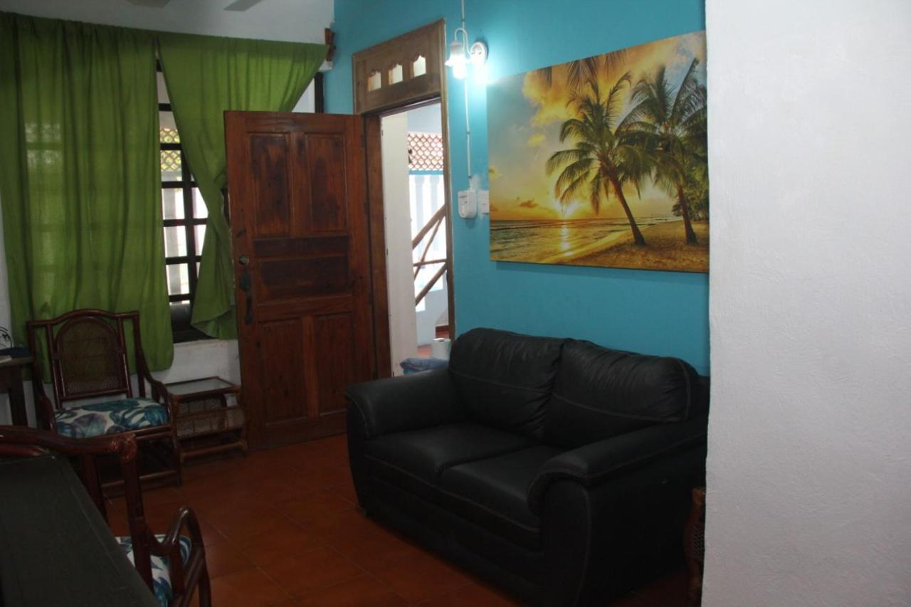 Malecon Beach House In Progreso 1 Block From Beach エクステリア 写真